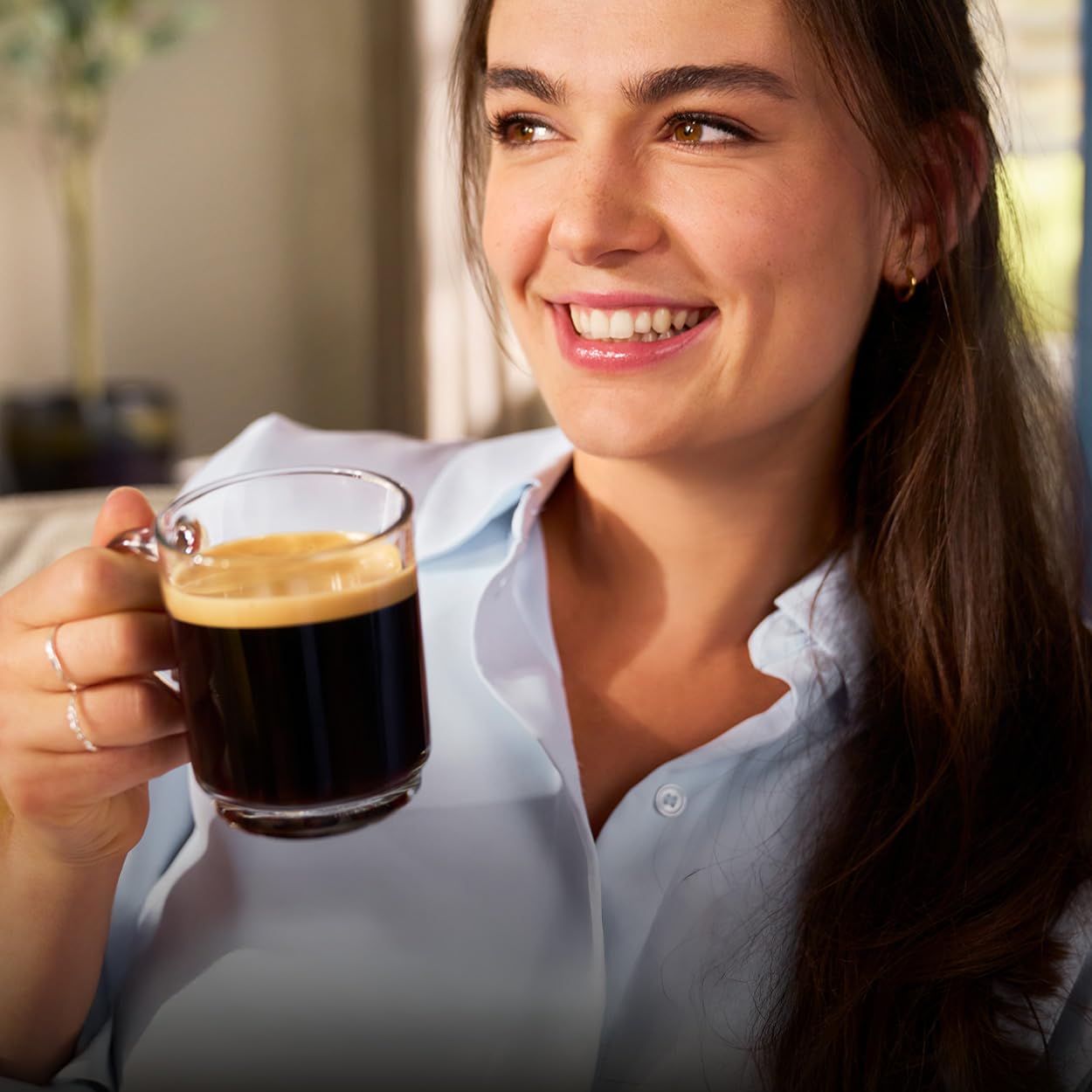 Philips Espressomaschine der Serie 5400 – Genießen Sie 12 Getränke, schnell reinigendes LatteGo, intuitives TFT-Display, anpassbare Kaffeeeinstellungen, erstklassiges Küchendesign (EP5441/50)
